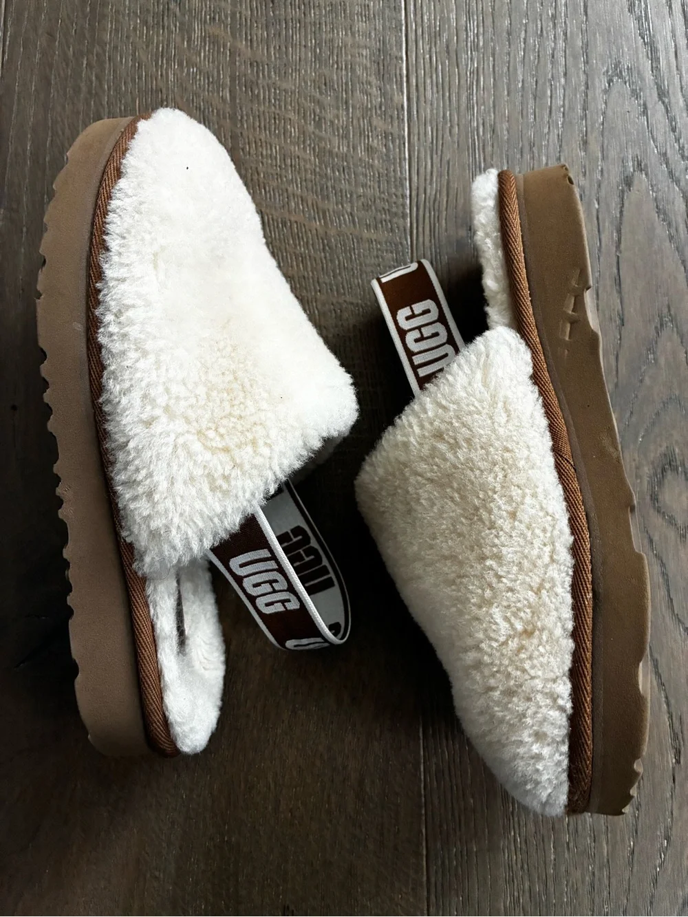UGG Fluff Yeah Clog Color Natural Size 2